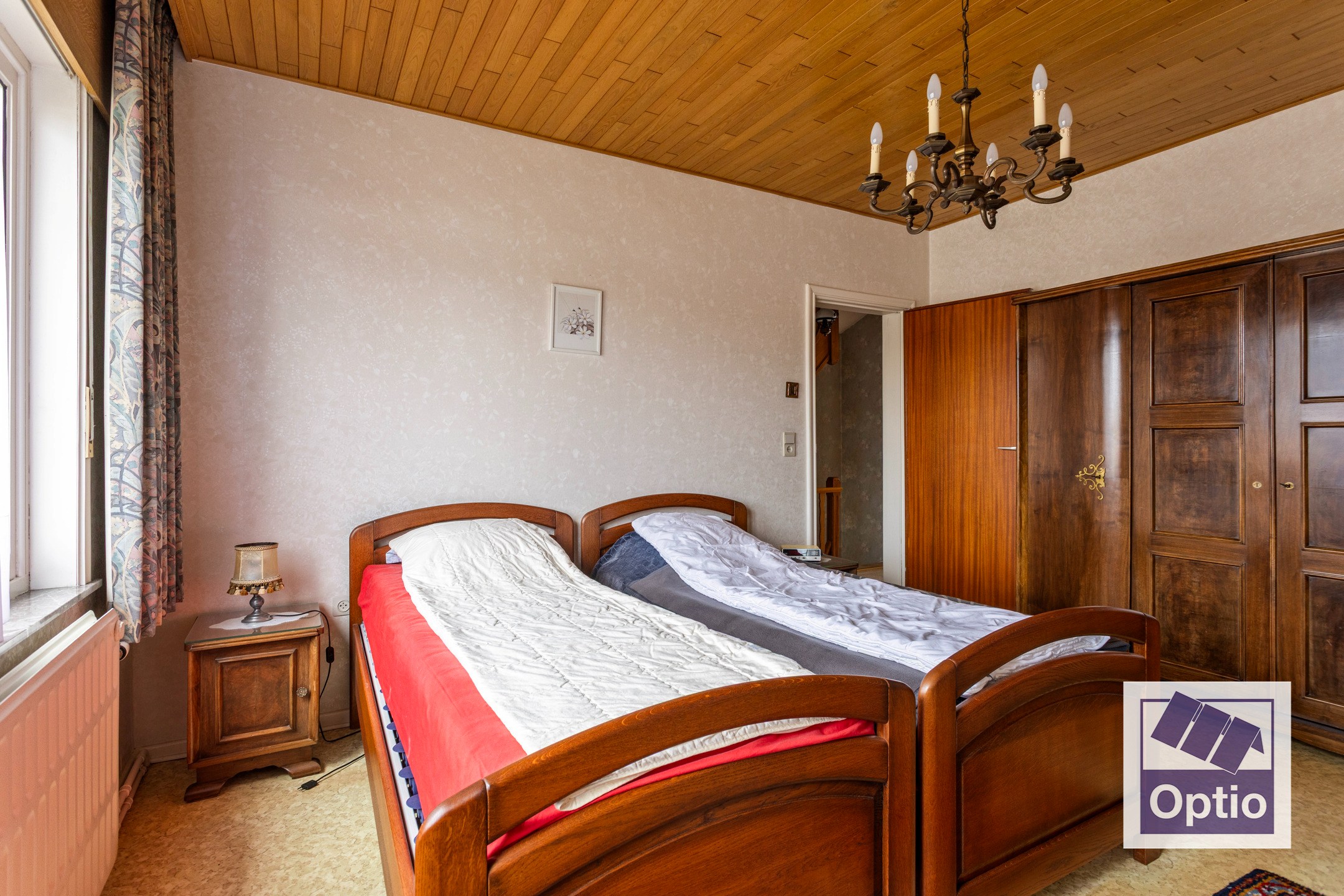 Woning met 5 slaapkamers en grote tuin. 