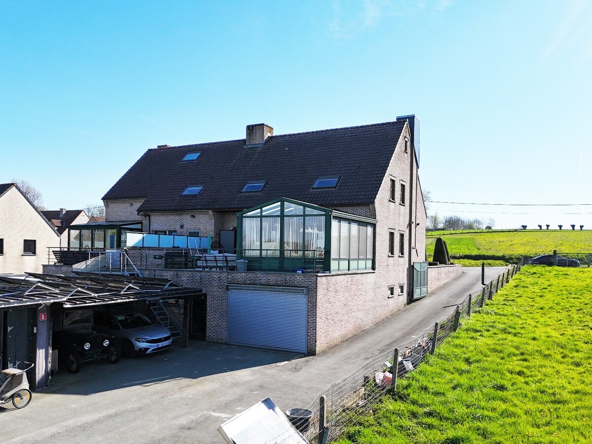 Ruime HOB met veel opslagruimte/garage te Zwalm 