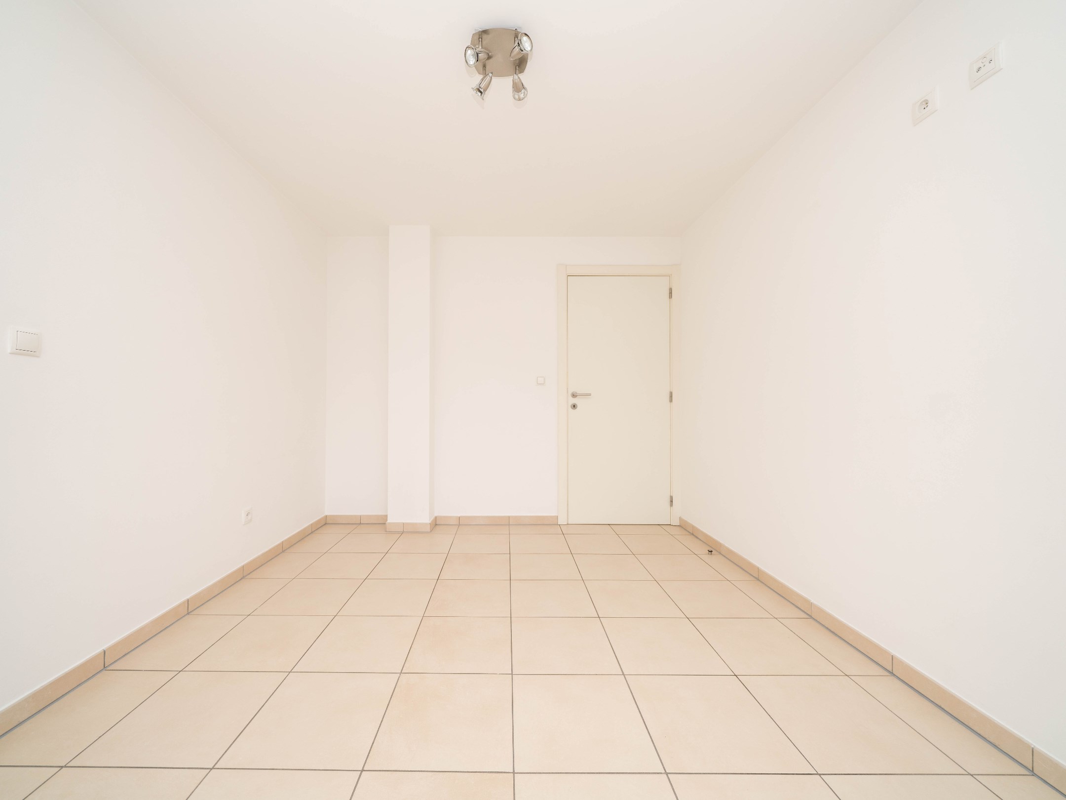 Recent 1-kamer appartement met staanplaats en kelder 