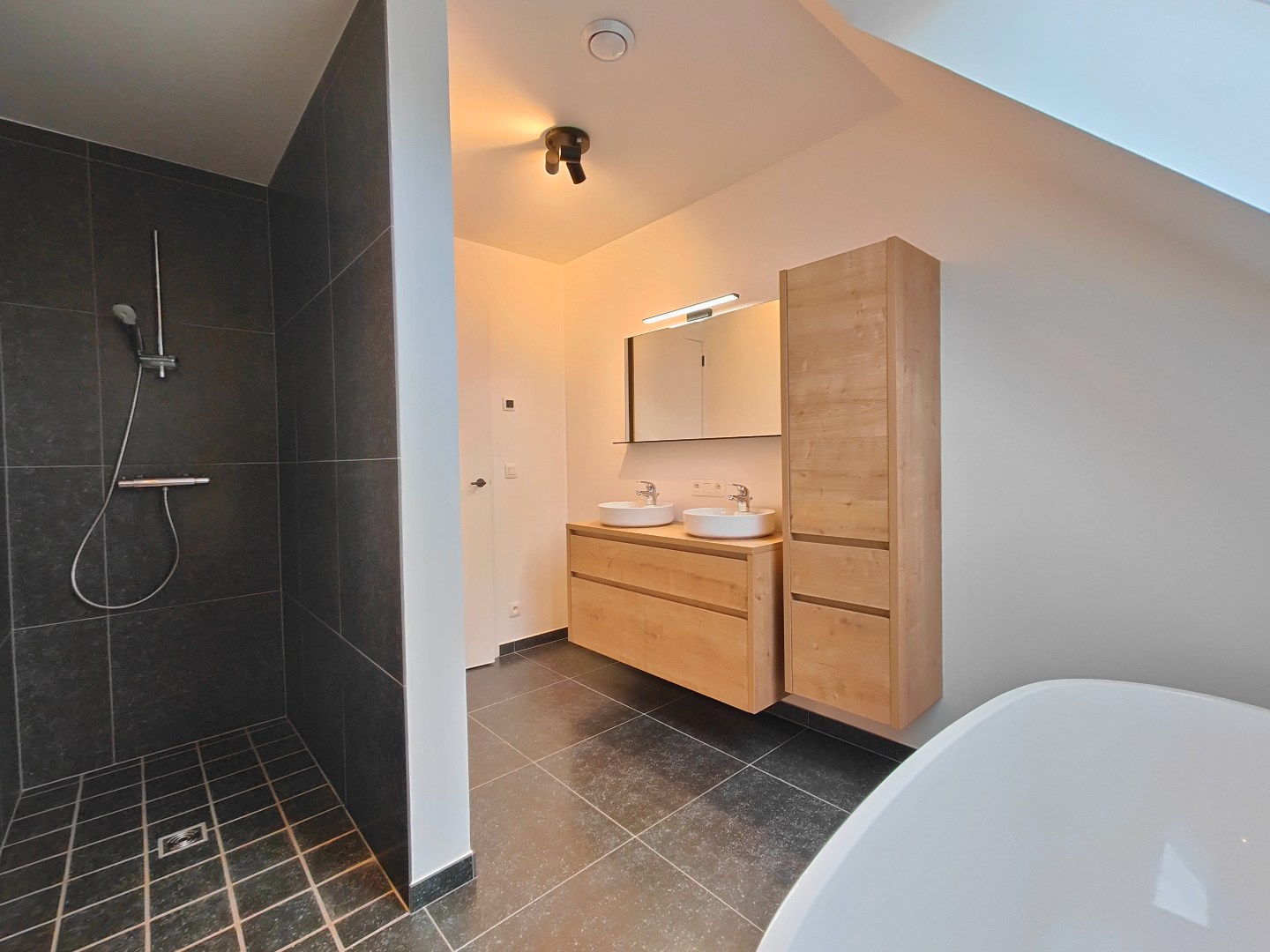 Prachtige energiezuinige halfopen woning op rustige ligging 