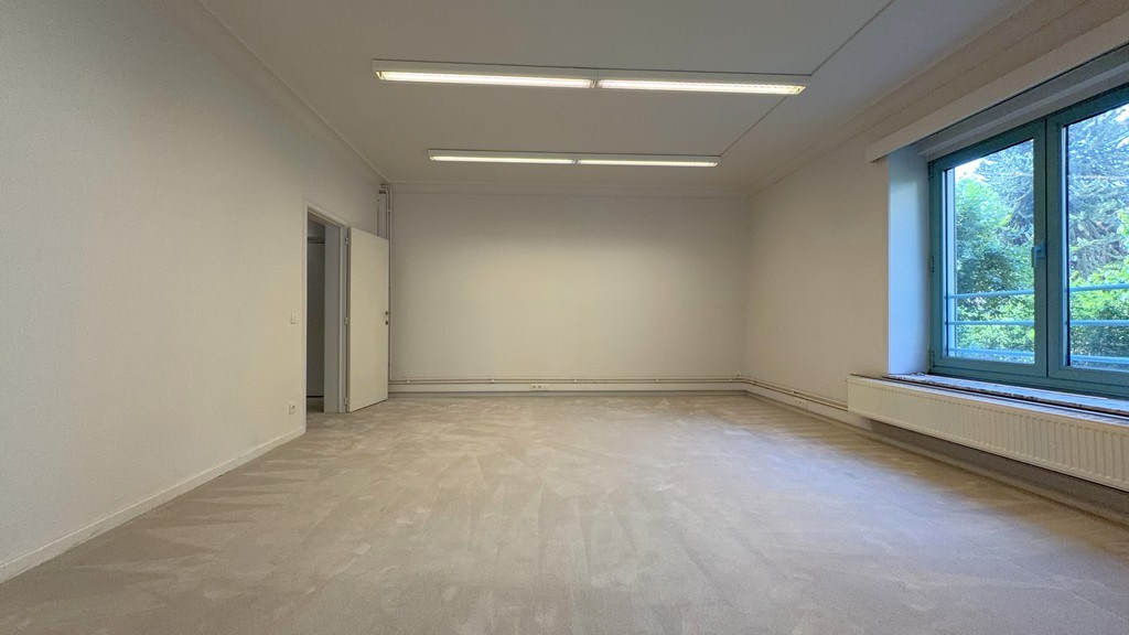 Charmant instapklaar kantoor te huur aan De Sterre in Gent