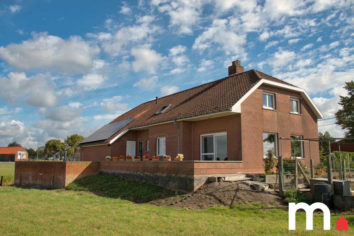 Unieke villa omringd tussen de velden en prachtige verzichten ! 