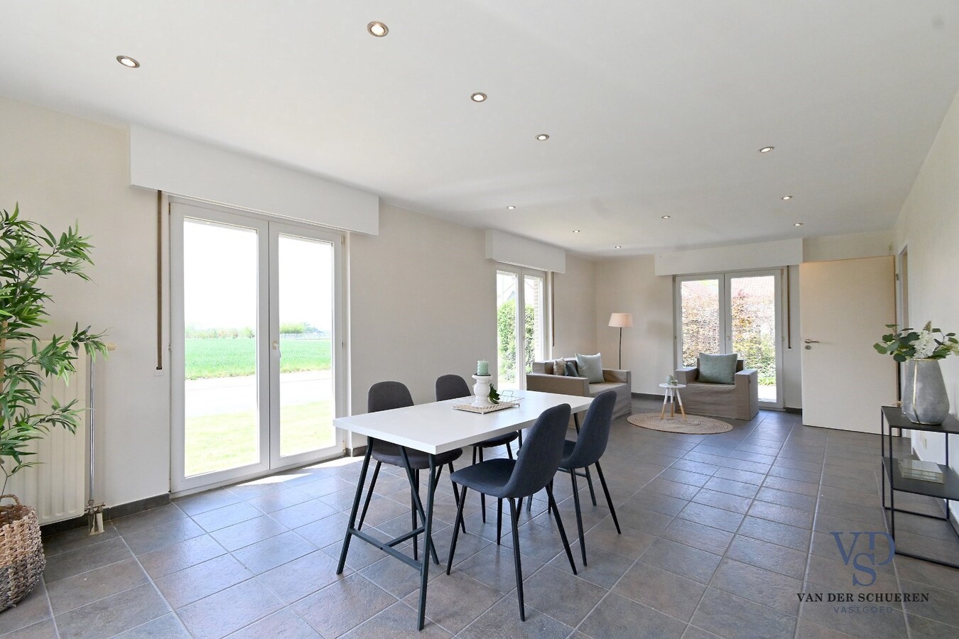 Bungalowwoning met afzonderlijke garage 