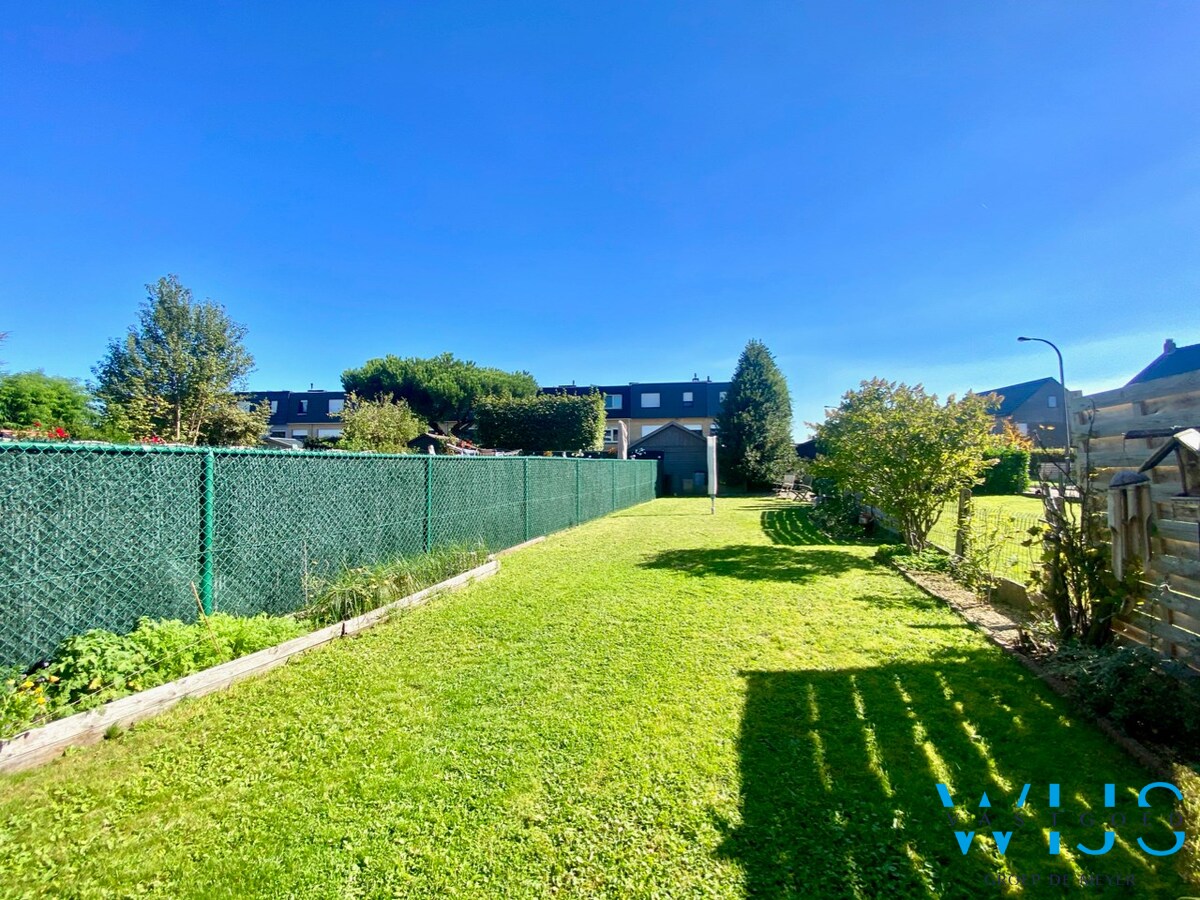 Bel-étage met inpandige garage &amp; zonnige tuin te Ertvelde! 