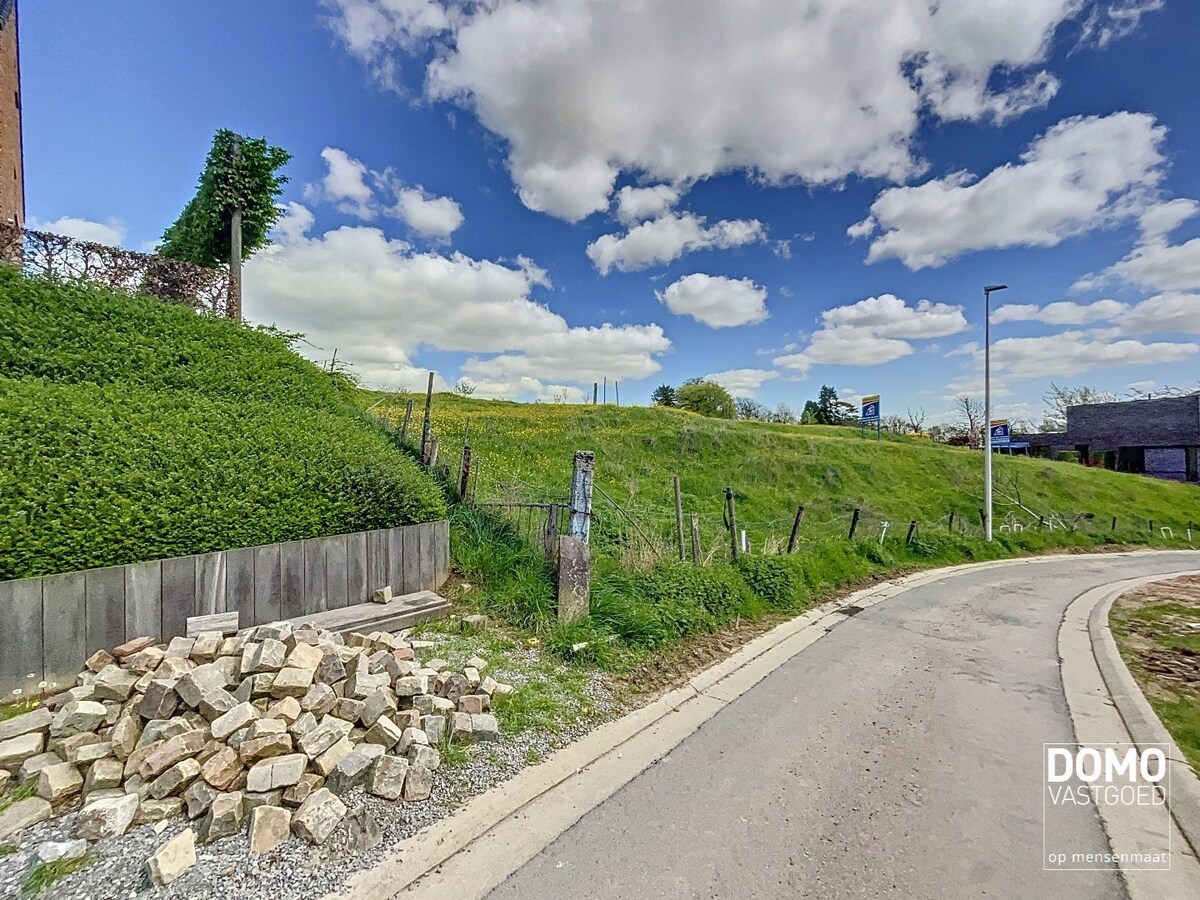 RUSTIG GELEGEN BOUWGROND VAN 10 ARE VOOR OPEN BEBOUWING TE SINT-TRUIDEN (GROOT-GELMEN) 