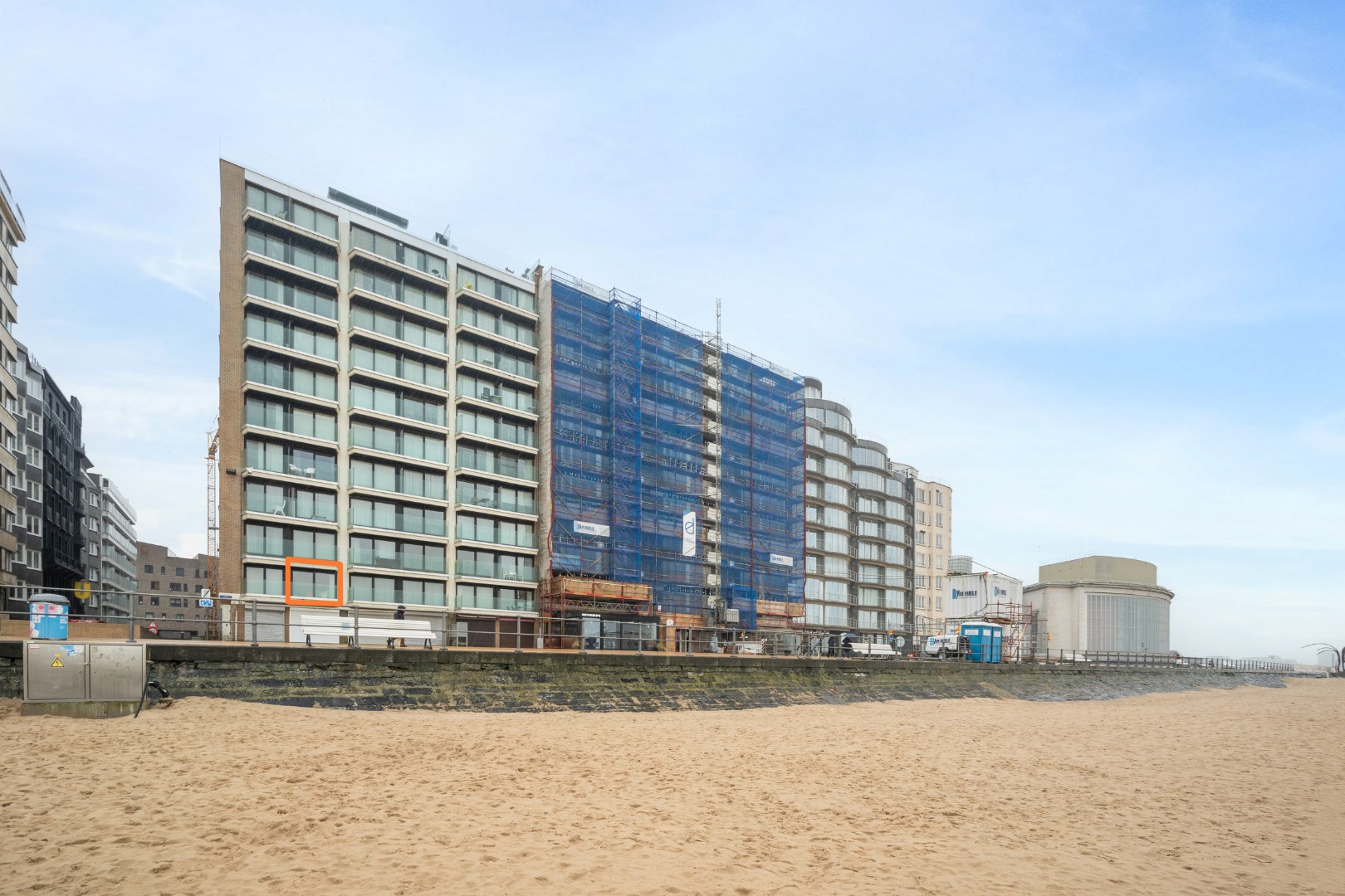 STUDIO MET FRONTAAL ZEEZICHT EN TERRAS OP TOPLIGGING 