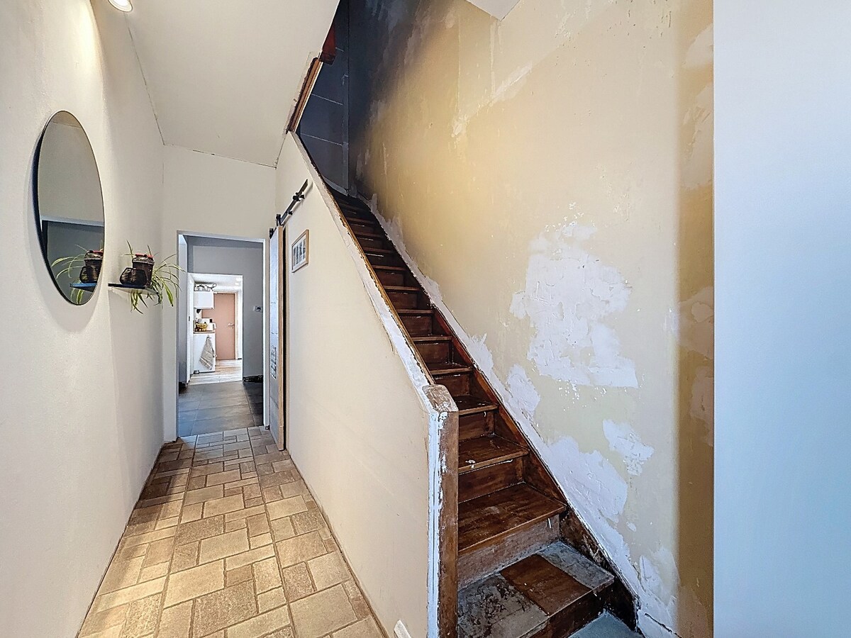 Grotendeels gerenoveerde woning met tuin te Aalst 