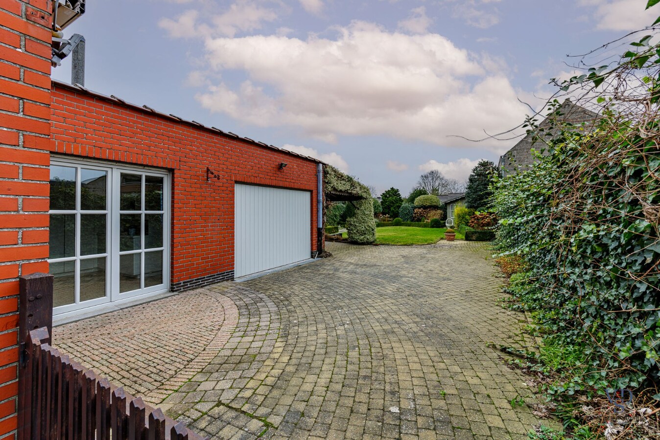 Statige Half Open Bebouwing 