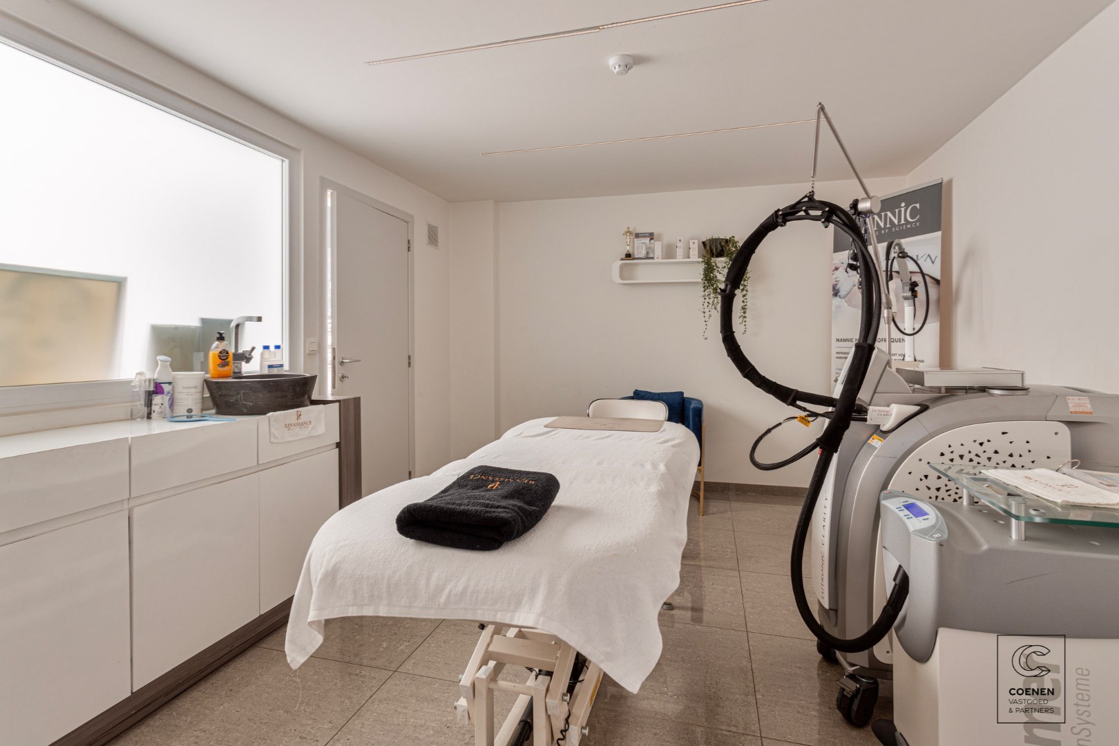 Prachtige handelsruimte met een bruikbare oppervlakte van 355 m² op een SCHITTERENDE locatie te Berchem 