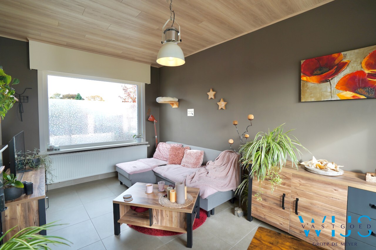 Zeer ruim en stevig woonhuis te Rieme ! 