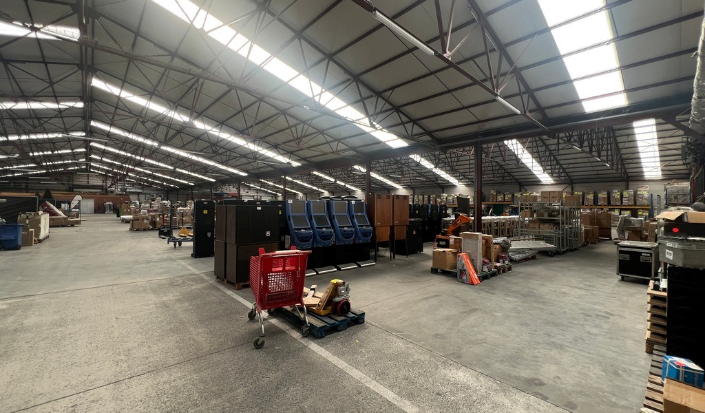 Recent bedrijfsgebouw met prachtige kantoren te huur in Lokeren