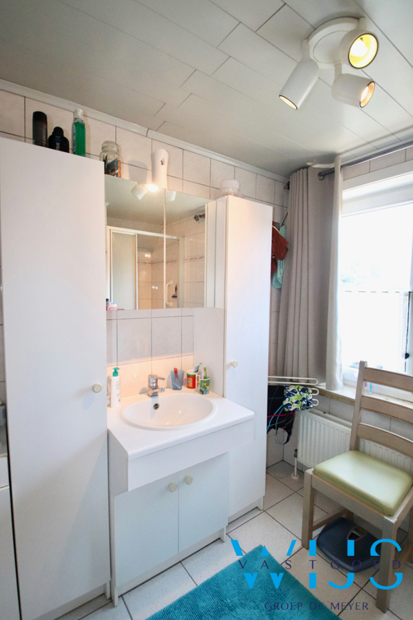 Instapklaar woonhuis met 4 slaapkamers op 936m² te Zelzate! 