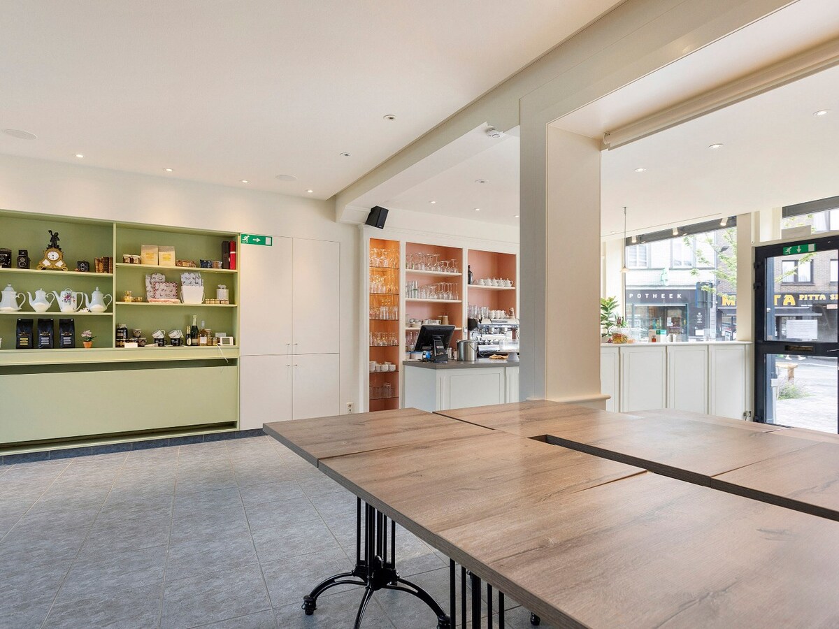 Charmant handelspand met woonst op de markt in Kruishoutem 