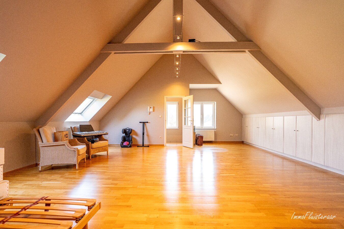 Hoogwaardig afgewerkte villa met stalgebouw en aanpalende weides op ca. 1,7 ha  te Herenthout 