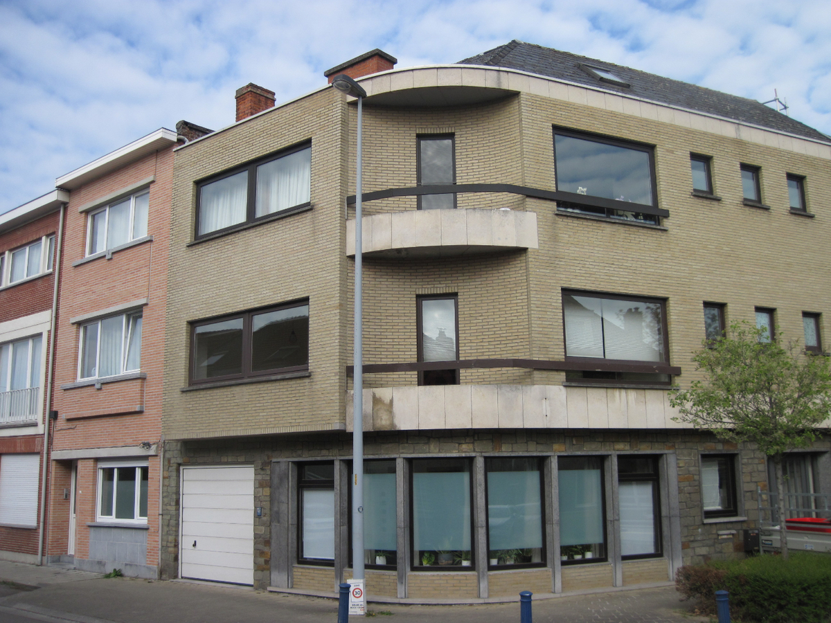 Ruim, lichtrijk appartement op de 1° verdieping. GEEN VASTE KOSTEN !! 