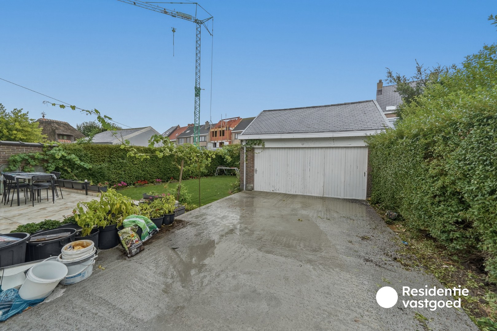 Halfopen woning met tuin en garage te koop 