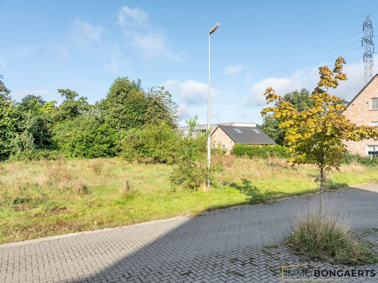 Halfopen bouwgrond op een rustige locatie 