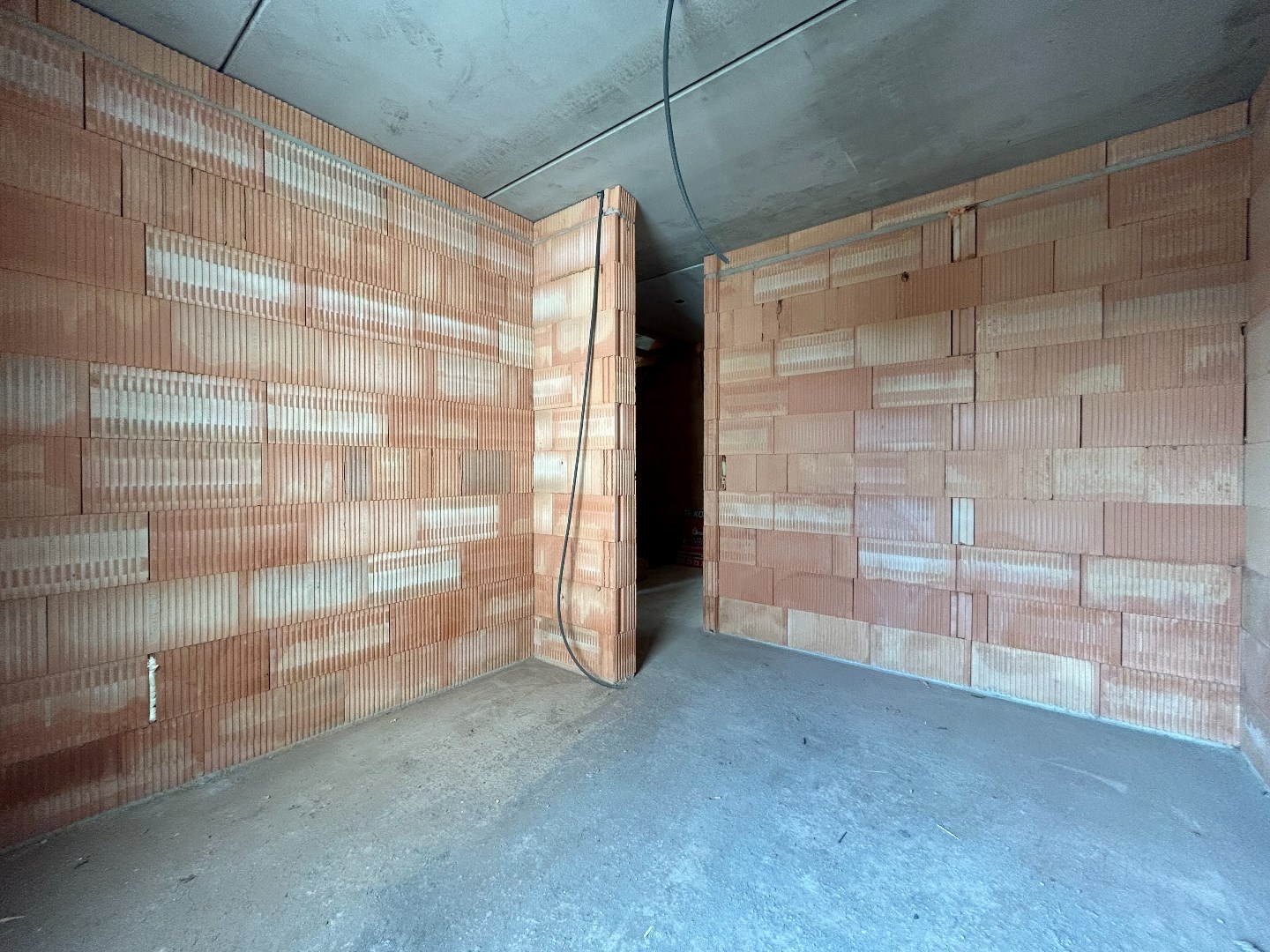 Uitzonderlijk afgewerkte nieuwbouwwoning met 4 slpk. in centrum Geel 