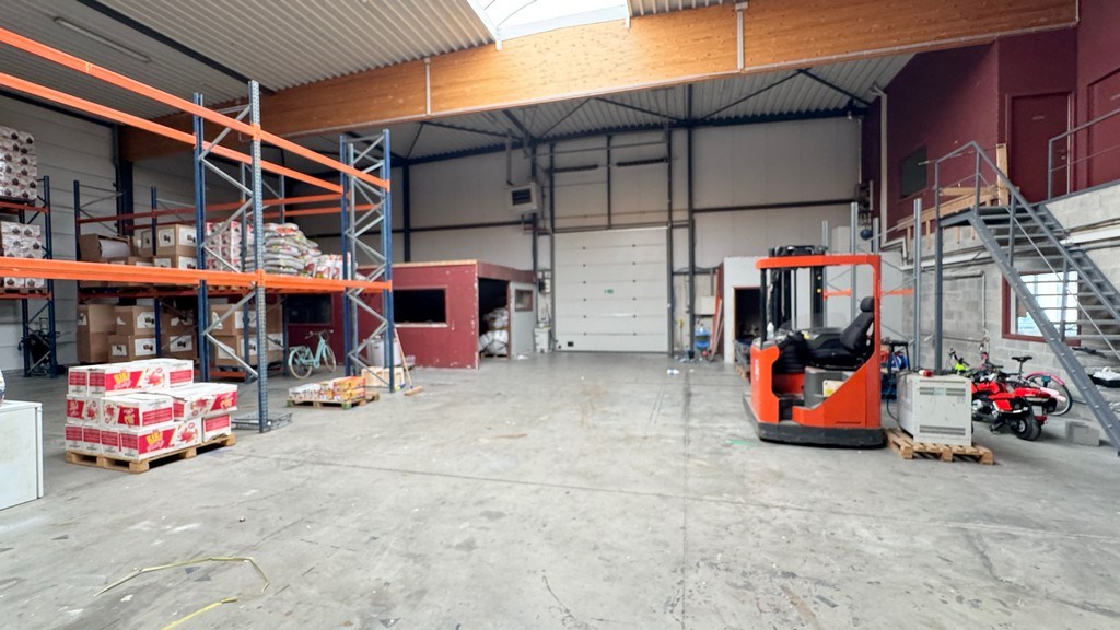 Instapklare bedrijfsunits te huur nabij E313 te Wommelgem