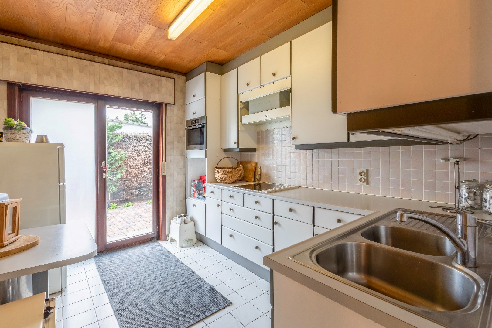 Op te frissen woning te Drongen 