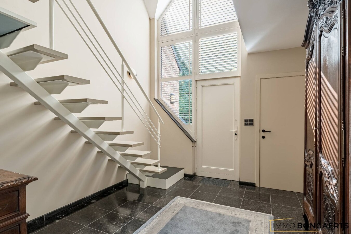 Bijzonder ruime woning op een uitzonderlijk perceel van maar liefst 16 are 
