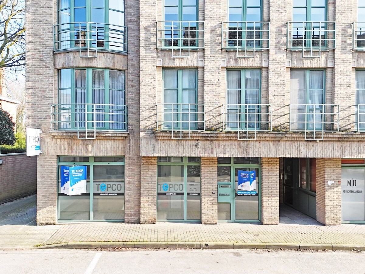 Commercieel gelegen kantoorruimte nabij E17 te centrum Olsene 