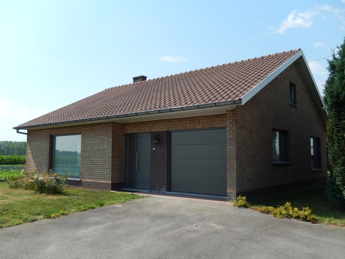 Instapklare landelijk gelegen alleenstaande woning 