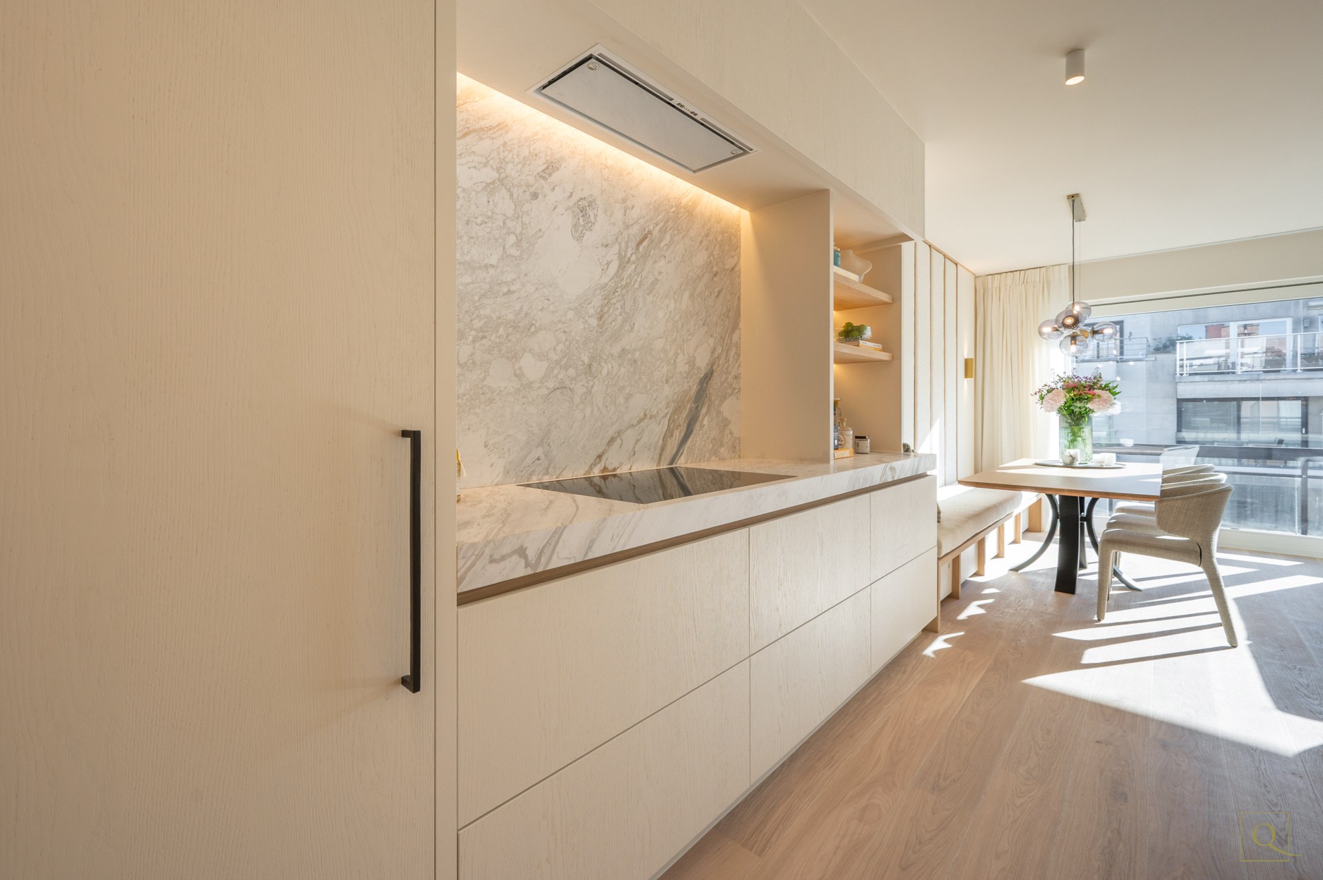 Prachtig gerenoveerd 3-SLPK-appartement nabij de Zeedijk 