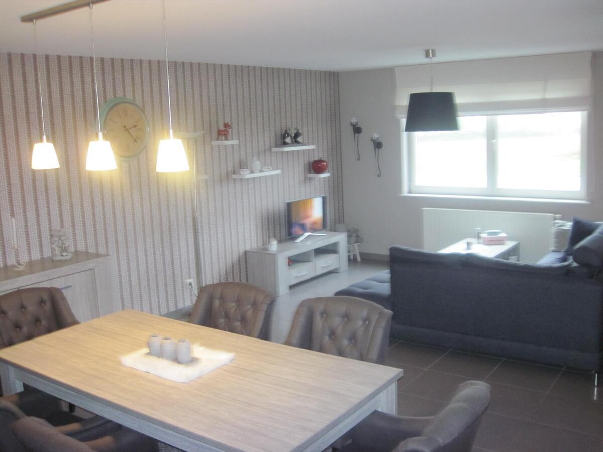 Ruim appartement mét garage. Uitstekende prijs-kwaliteit ! 