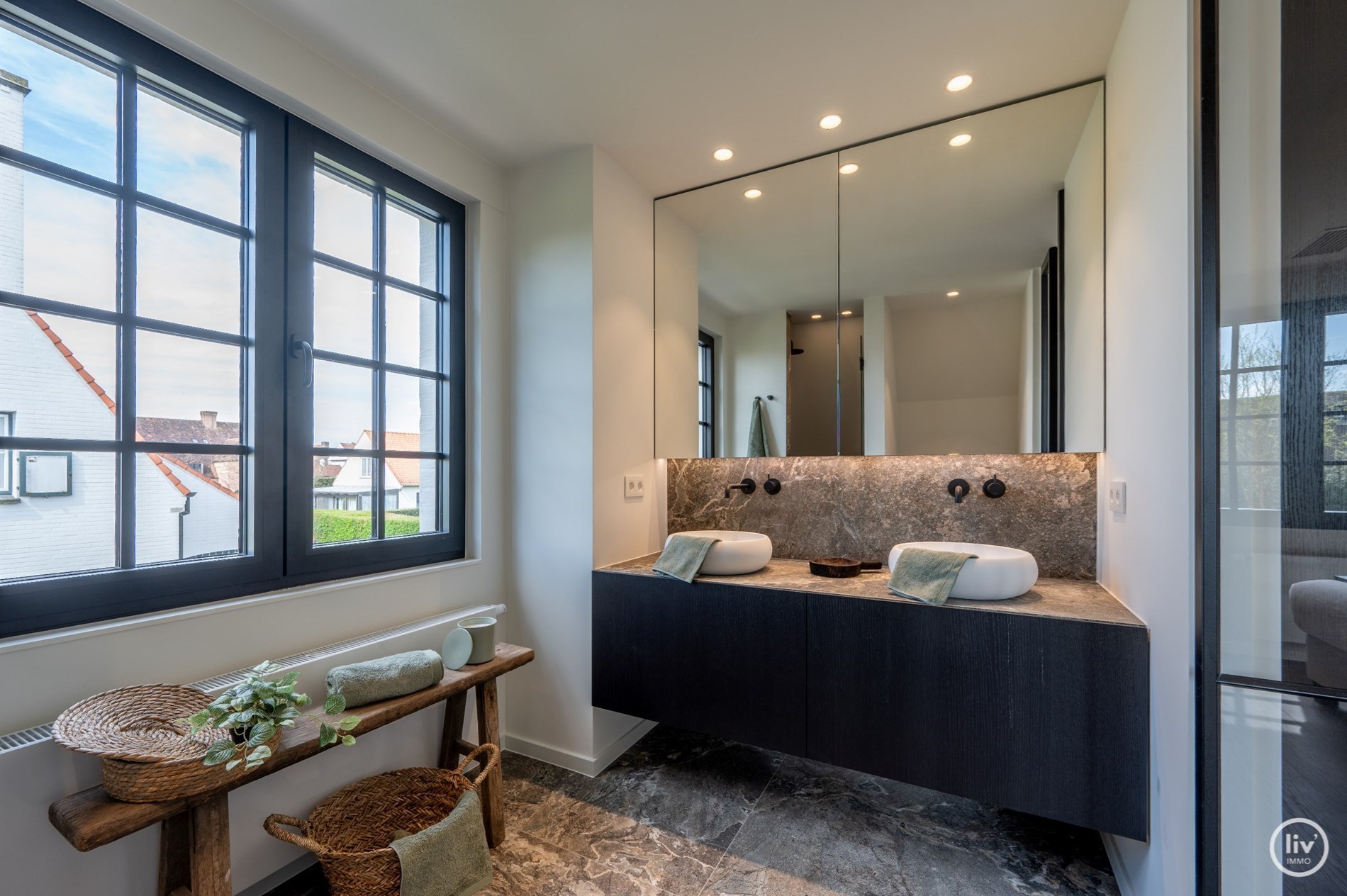 Belle villa individuelle, située au calme en bordure du Zoute, actuellement en rénovation. 