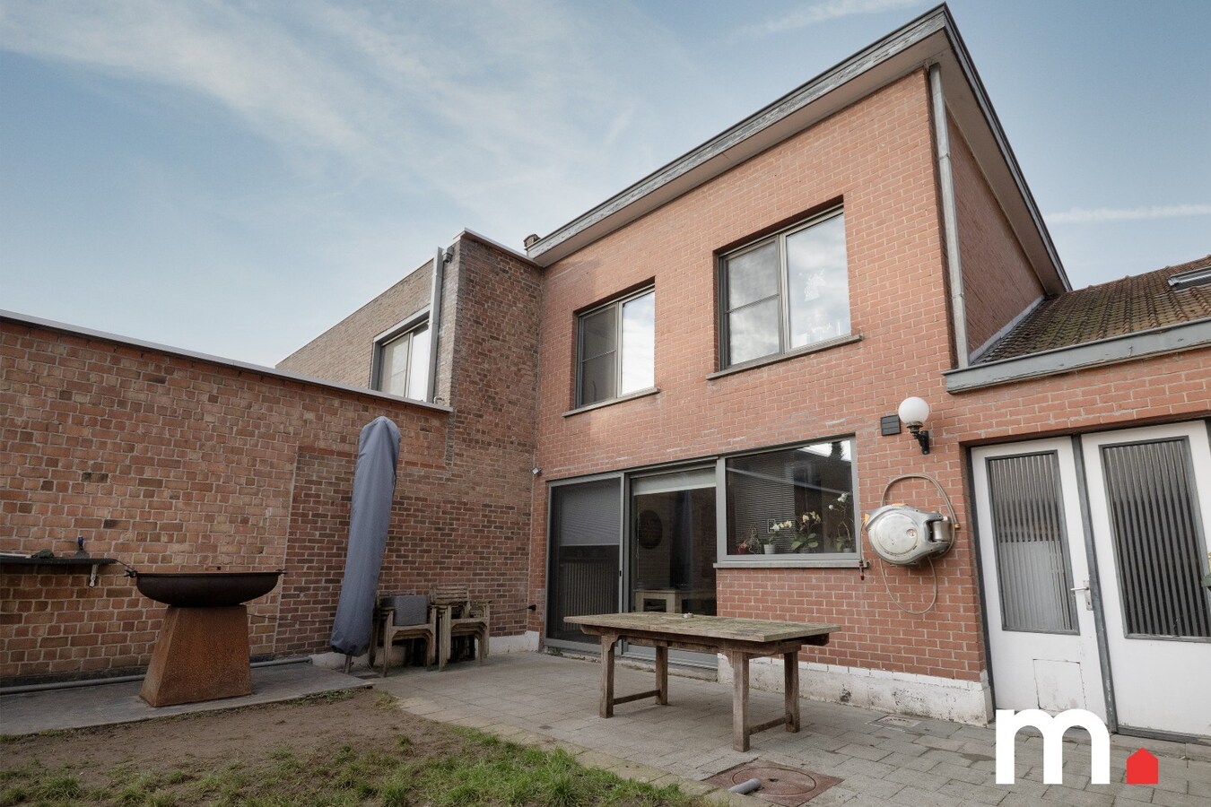 Instapklare woning te Lauwe met 4 slaapkamers nabij het centrum met garage ! 