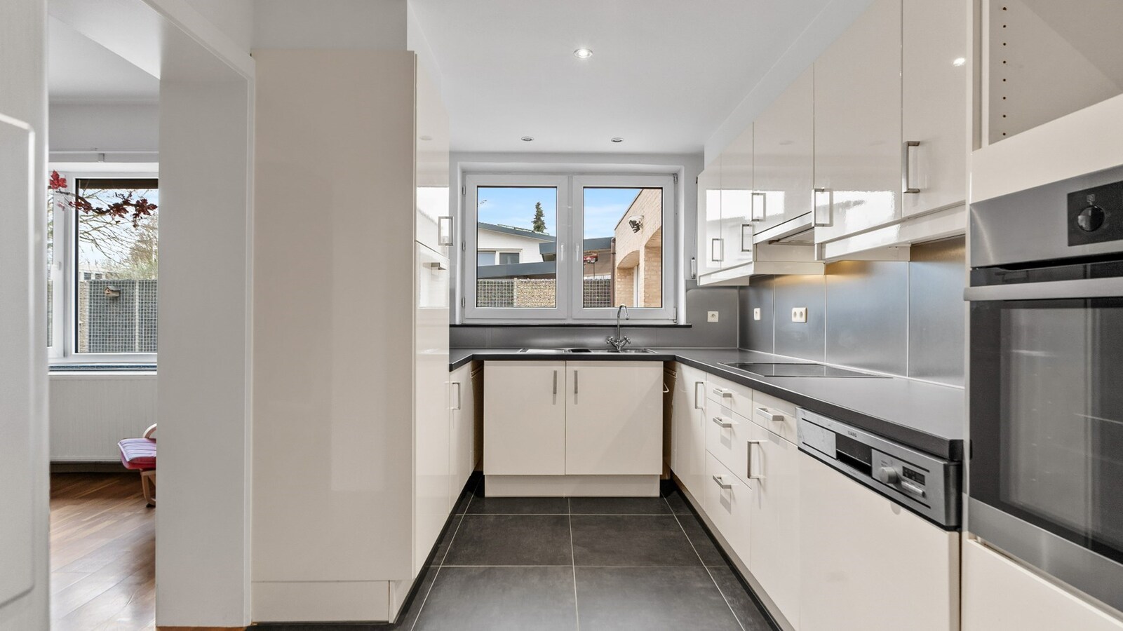 Riante gezinswoning met tal van mogelijkheden nabij Maastricht! 