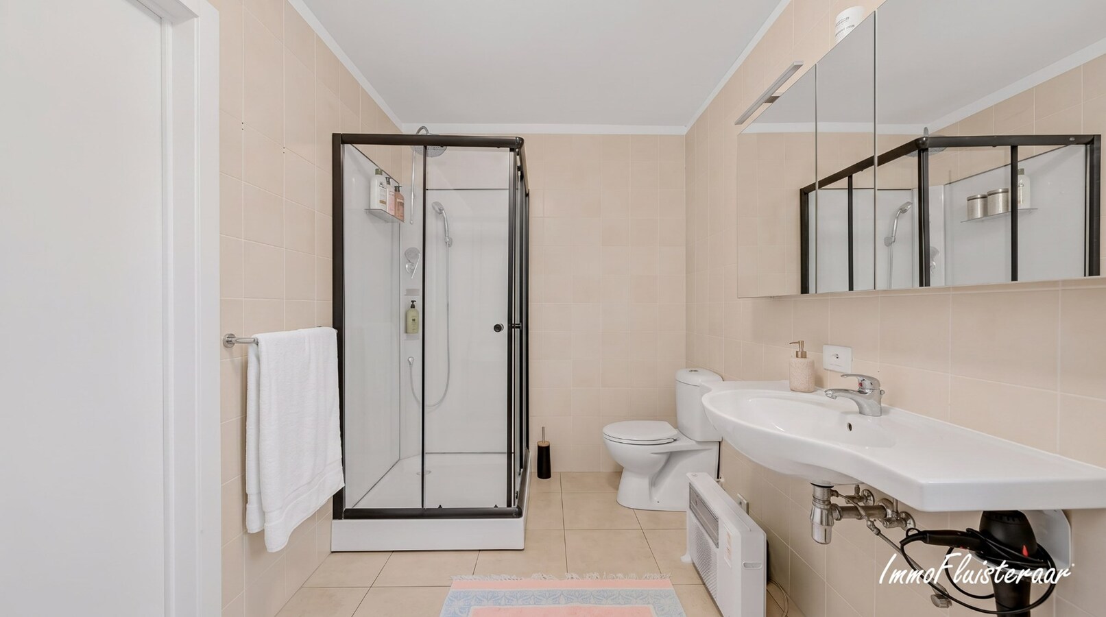 Unieke hippische accommodatie met 5 appartementen/studio’s op ruim 2,5 ha te Amougies (Henegouwen) 