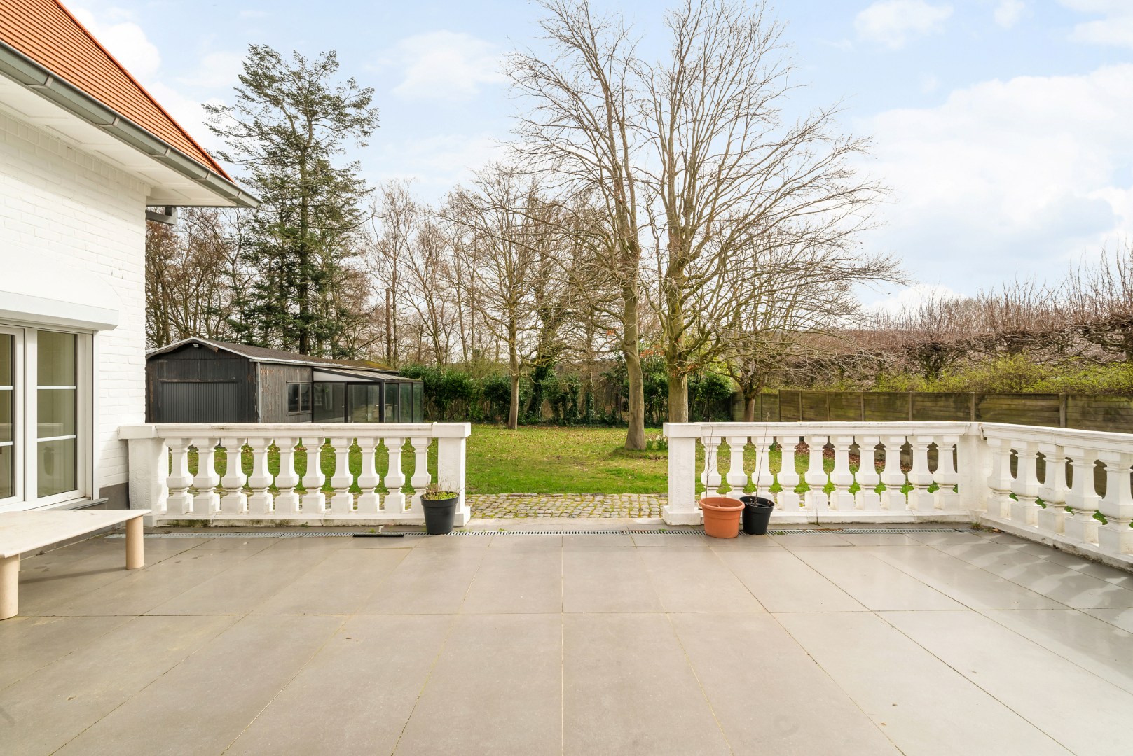 Stijlvolle villa met 5 slaapkamers op mooi perceel van 1325m² 