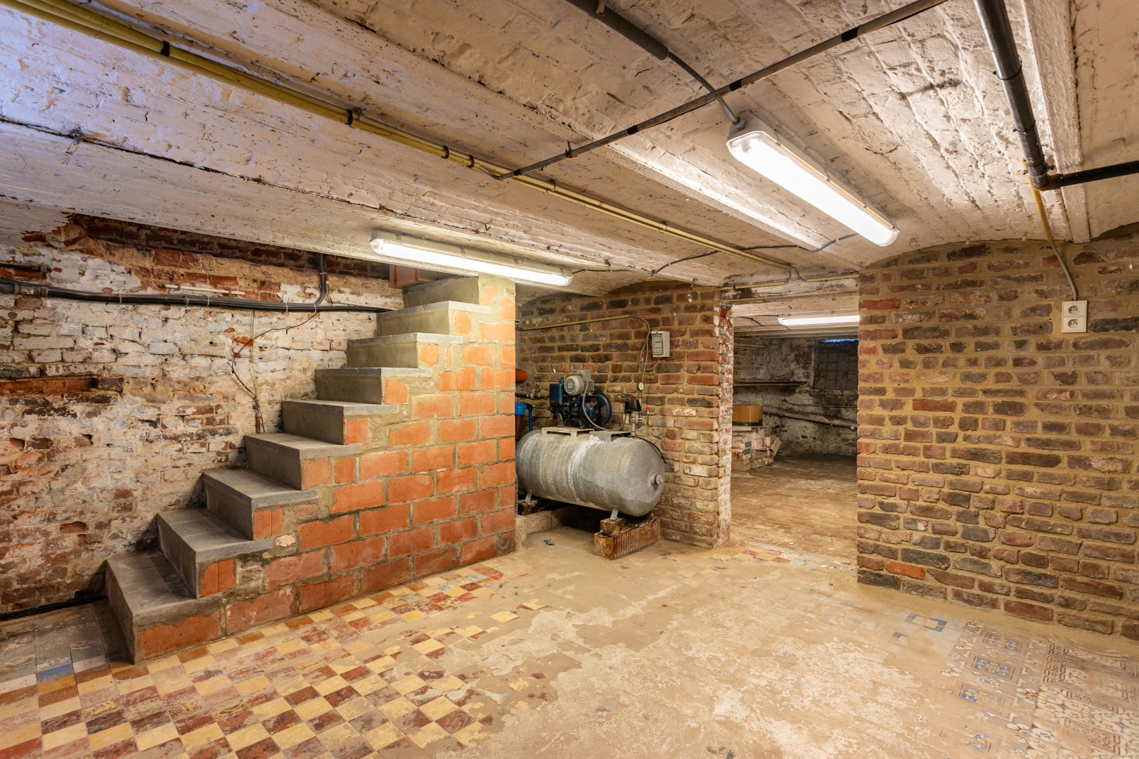 Te renoveren woning met loods nabij centrum Halle 