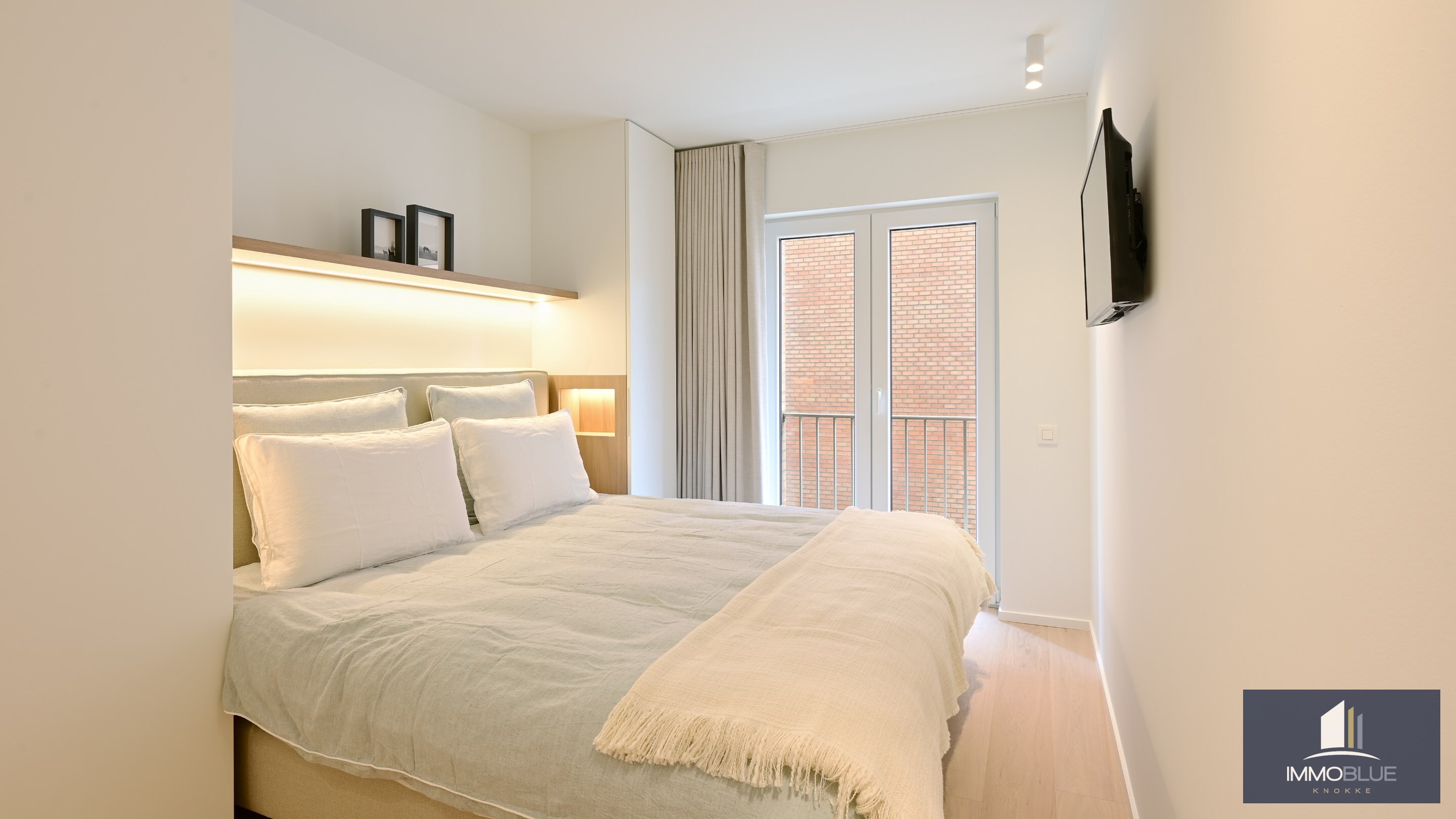 Volledig gerenoveerd appartement met zijdelings zeezicht. 