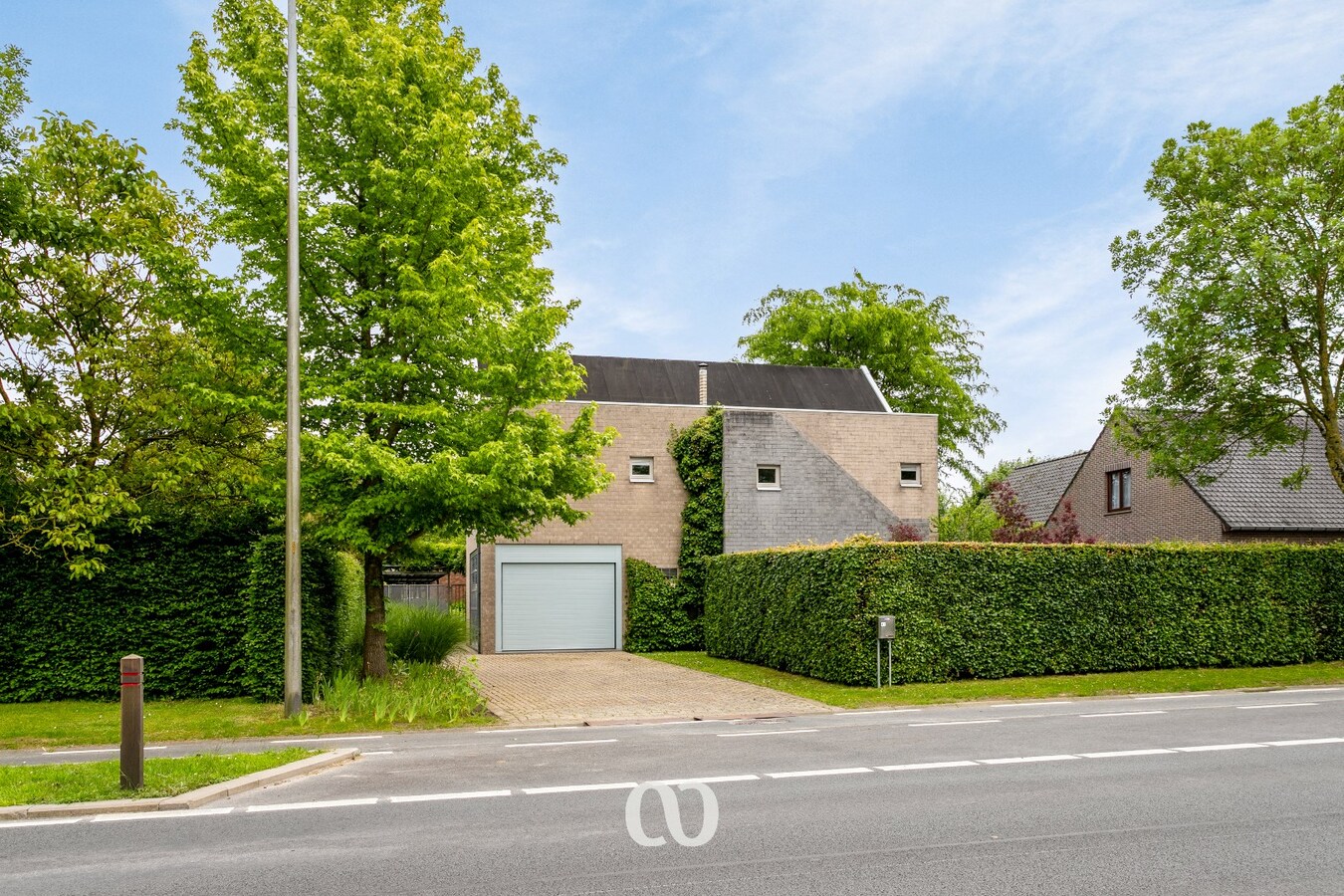 Ruime woning met prachtige tuin en bijgebouw te koop in Oudenaarde 