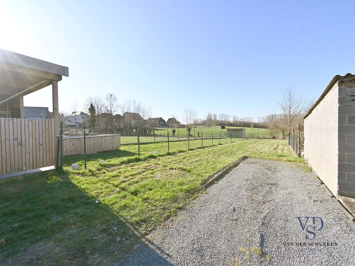 Half Open Bebouwing, met afzonderlijke tuin. 