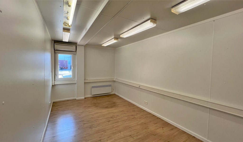 Magazijnen te huur vlakbij afrit E17 in Sint-Niklaas