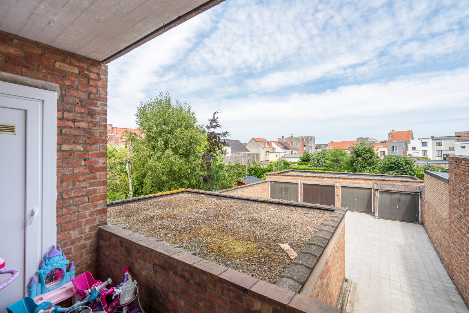 OPBRENGSTEIGENDOM MET 7 APPARTEMENTEN EN 7 GARAGEBOXEN 