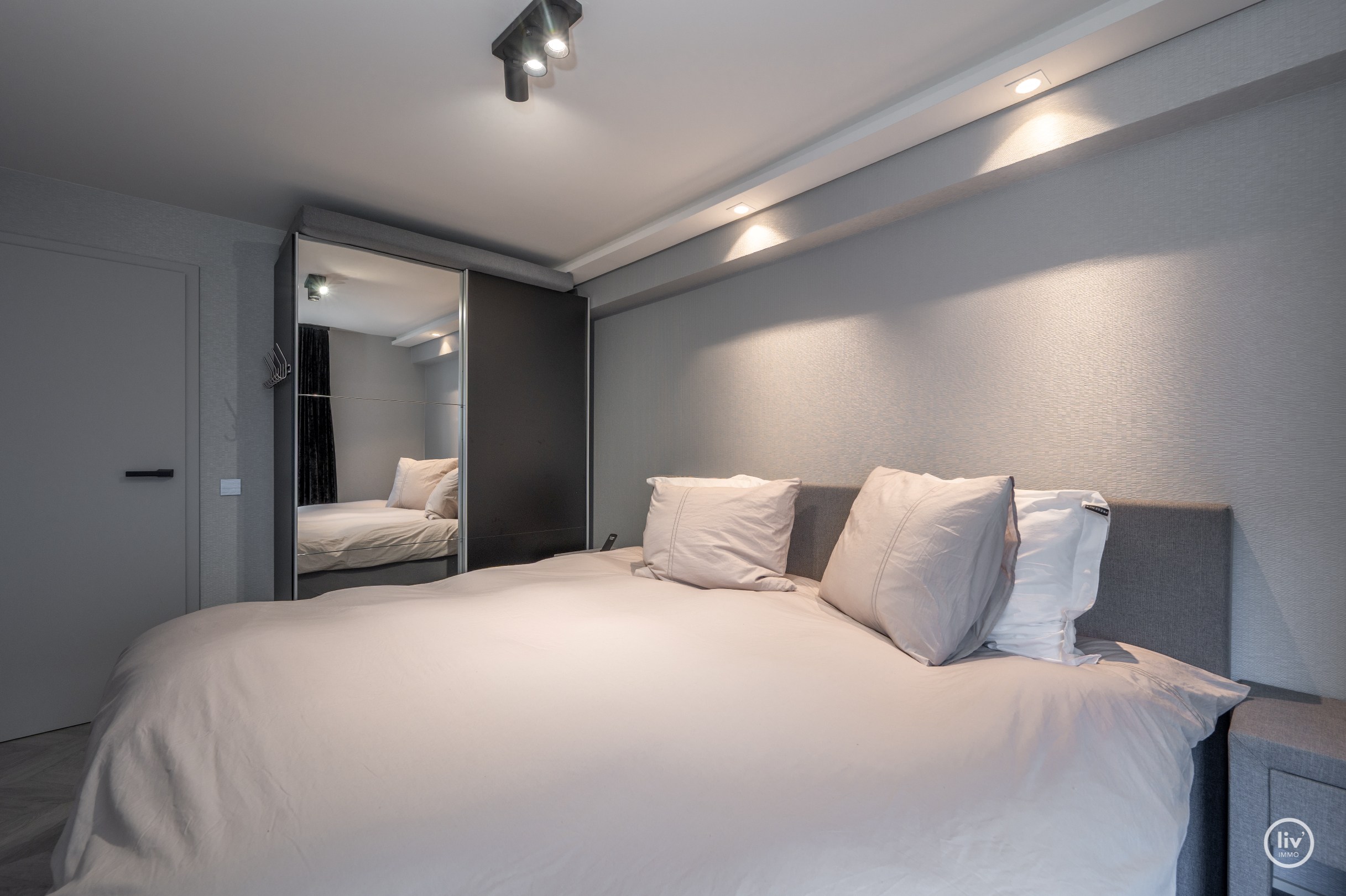 Appartement confortable avec deux chambres et possibilité de stationnement devant l'appartement. 