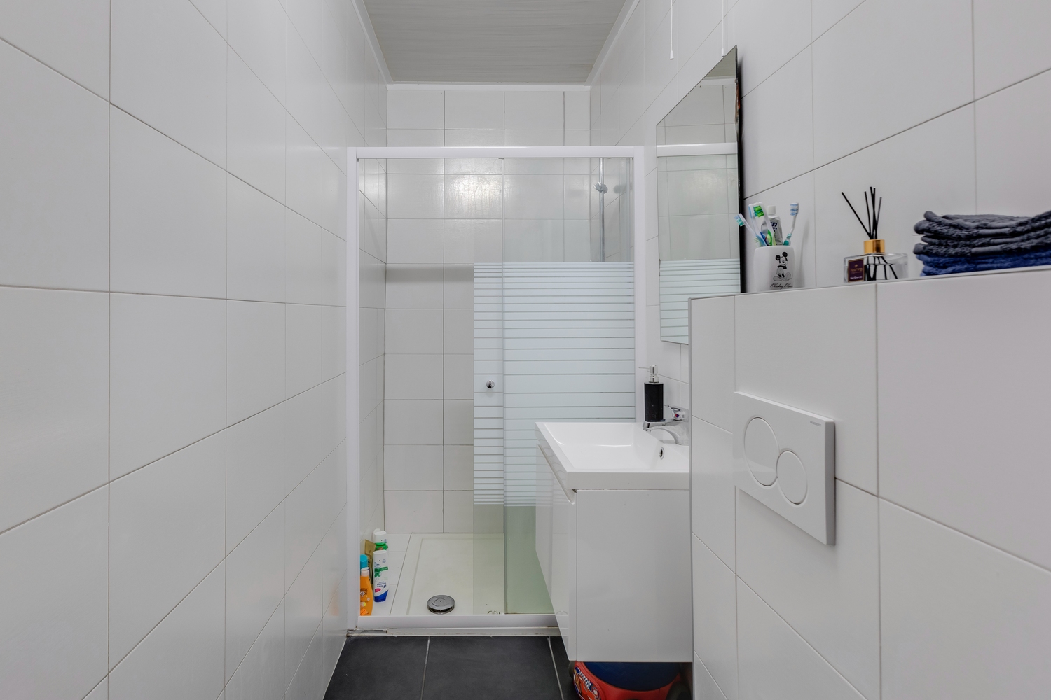 Gerenoveerde rijwoning op centraal maar rustige locatie! 