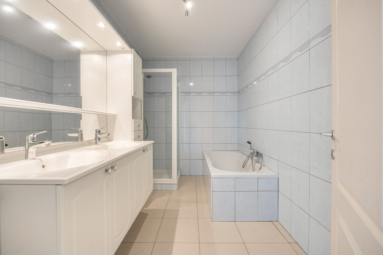 Appartement met 2 slaapkamers en autostaanplaats in Lubbeek! - EPC 102 kWh/m² - bewoonbare opp. 99 m² 