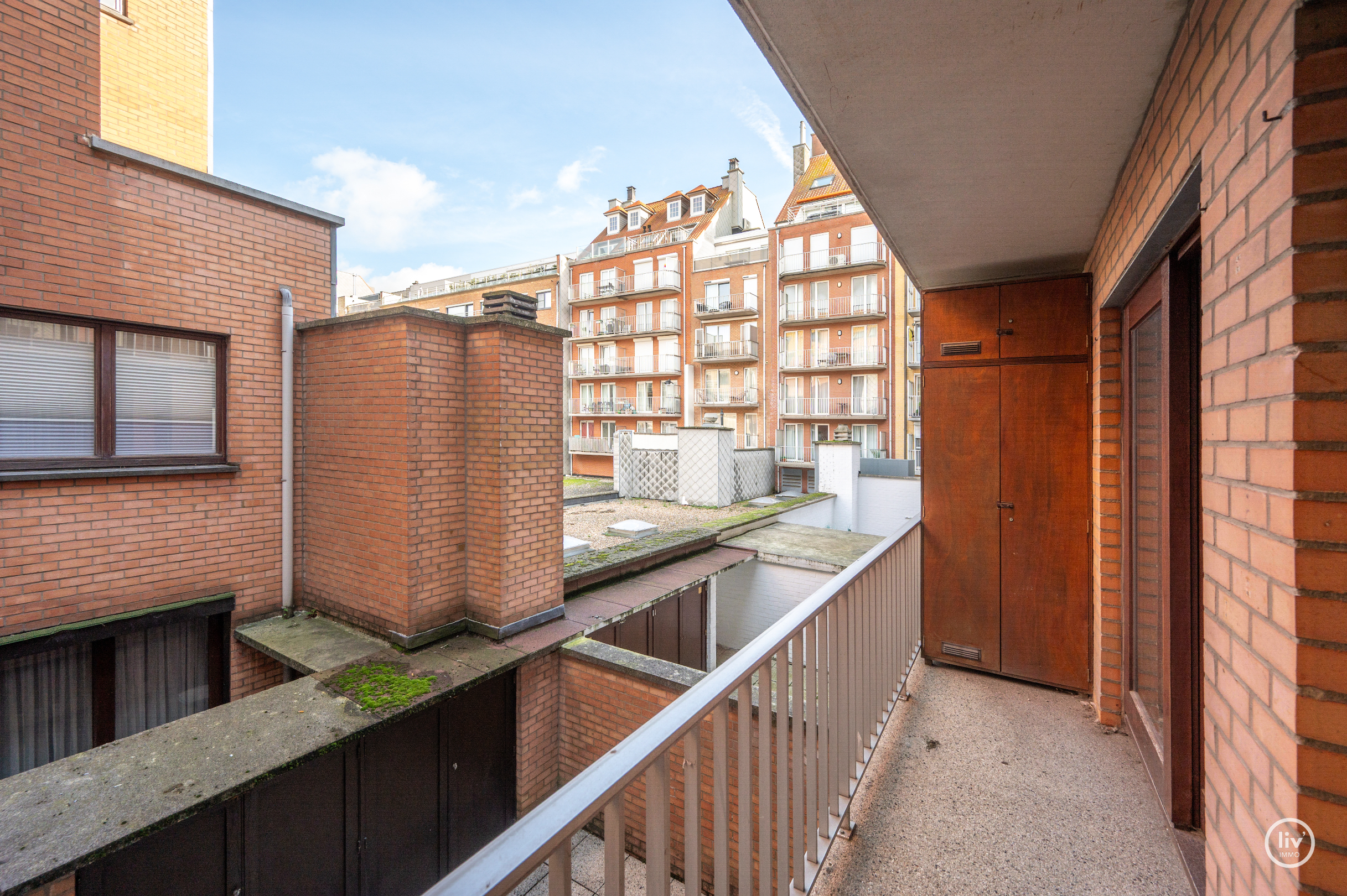 Ruim op te frissen appartement, gelegen op wandelafstand van de zee dichtbij de Lippenslaan. 