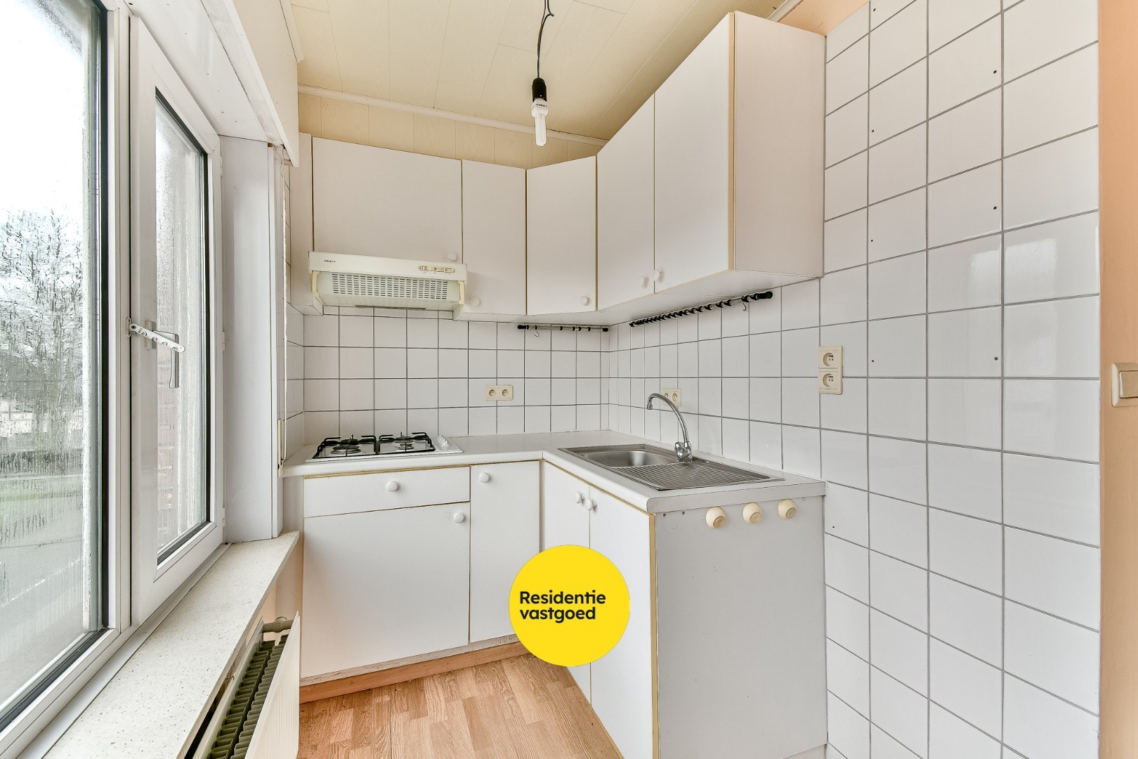 Te renoveren appartementsgebouw met loods op 1.131 m² 