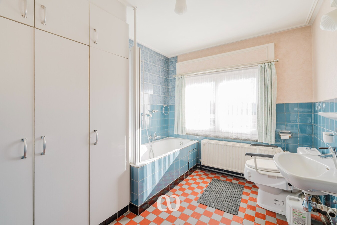 Stevige gezinswoning met tuin en garage nabij het centrum van Oudenaarde 