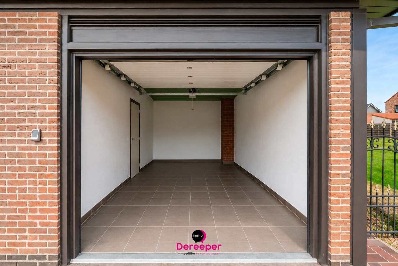 Te renoveren bungalow op ruim perceel van 678 m² 