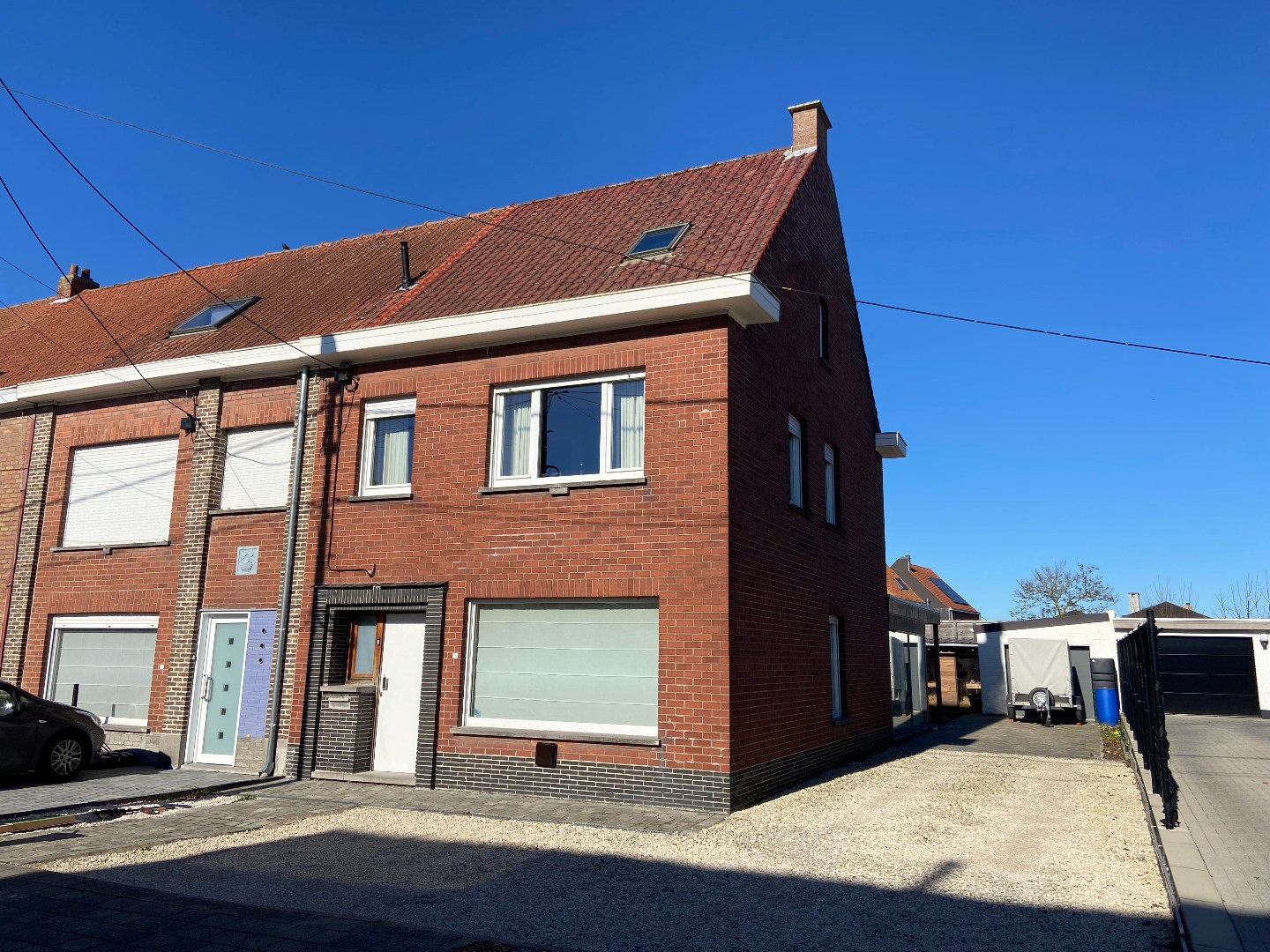 Zeer degelijke halfopen woning op mooie rustige ligging te Beveren-Leie! 