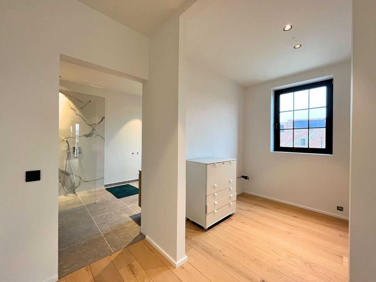 Nieuwbouwwoning (onder registratierechten) met 5 slaapkamers en 4 badkamers te Heulebrug 