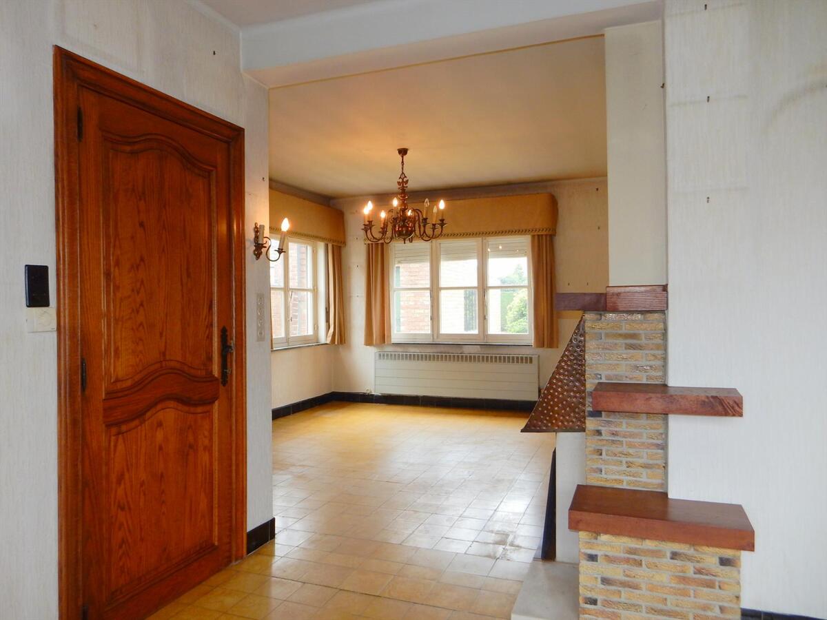 Karaktervolle halfopen woning met garage 